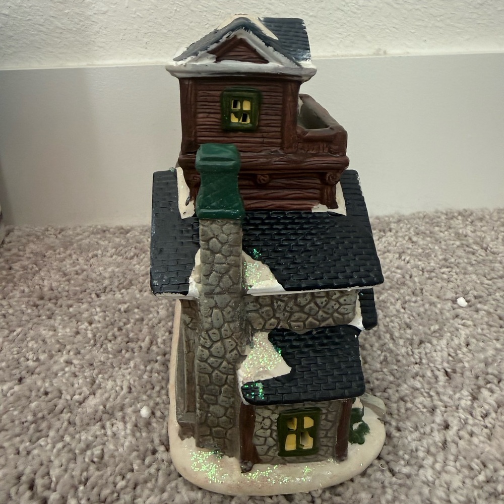 Vintage Christmas village house Wood Creek porcelain house - Picture 5 of 6